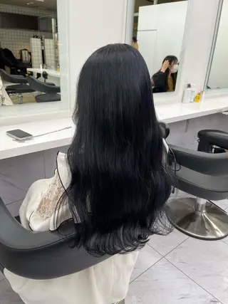 ロング 寒色＆ブリーチ特化 寒色MiOのヘアスタイル