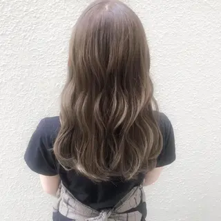 ロング ブリーチなしカラー/ 顔周りレイヤーカットのヘアスタイル