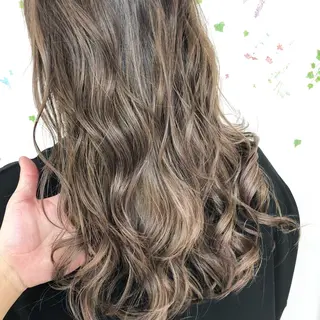 カラー 三鷹で1番ショート ボブをカットする新谷のヘアスタイル