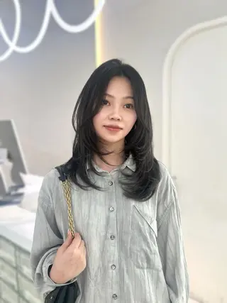 ミディアム GAGA AMIKAのヘアスタイル