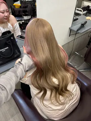 ロング カラー noa 寒色系カラーブリーチのヘアスタイル