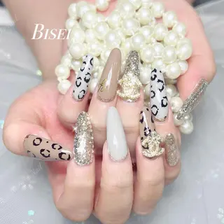 ネイル 🦋 Queenieのネイルデザイン