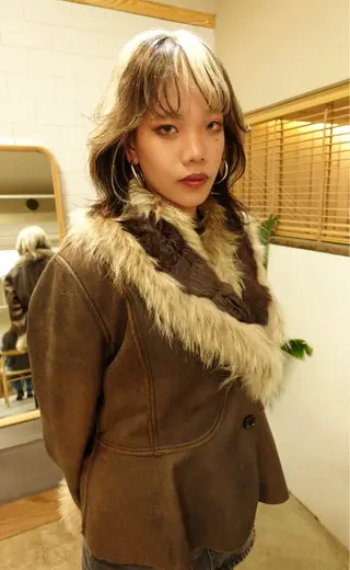 ミディアム ハイトーン特化/和音 【デザインカラー】のヘアスタイル