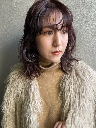 ミディアム カラー パーマ 💓パーマ，💗 レイヤーカットのヘアスタイル