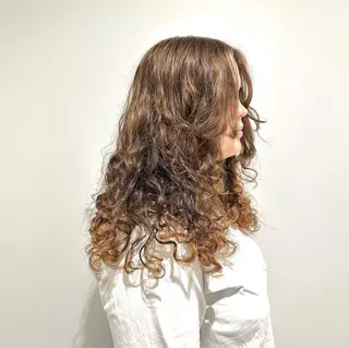 ロング パーマ 🫧RYOグレージュ /透け感カラー🫧のヘアスタイル