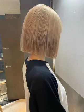 ショート レイカ /ハイトーンのヘアスタイル