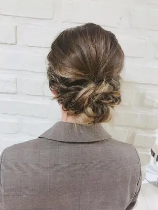 ミディアム ヘアアレンジ 【暖色カラー特化】 中山由梨のヘアスタイル