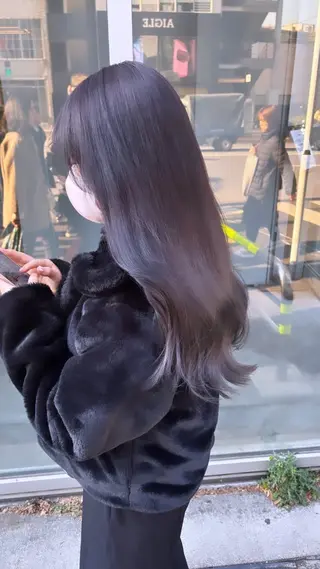 セミロング カラー 🩵色落ち可愛い 寒色カラー🩵のヘアスタイル