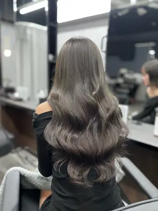 ロング ブリーチなしWカラー 超特化/YURAのヘアスタイル