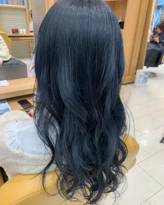 ロング カラー K. SUZUKAのヘアスタイル