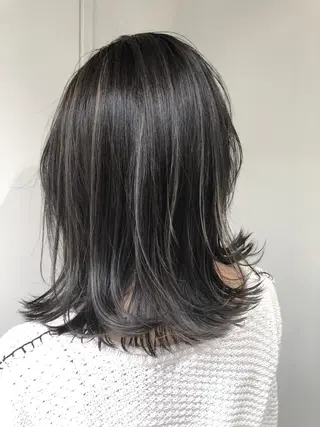 ミディアム カラー ヘアアレンジ 白髪ぼかしハイライト バレイヤージュヤマトのヘアスタイル