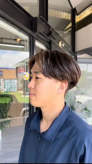 カラー メンズ arika オケシ　リョウダイのヘアスタイル