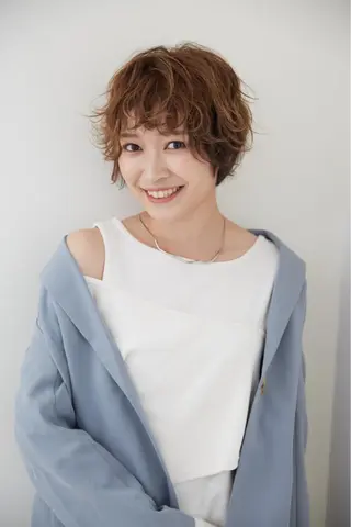 ショート パーマ ヘアアレンジ 🌸MAYU🌸 ハイトーン➕レイヤーのヘアスタイル