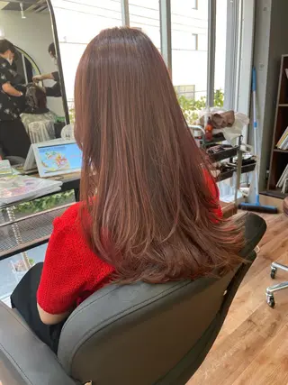 ロング レイヤーカット、 大人可愛い　中村美羅のヘアスタイル
