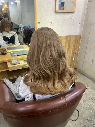 セミロング カラー ブリーチカラー🎀 LiLi🫧のヘアスタイル