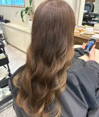 ロング 安谷屋 こはるのヘアスタイル