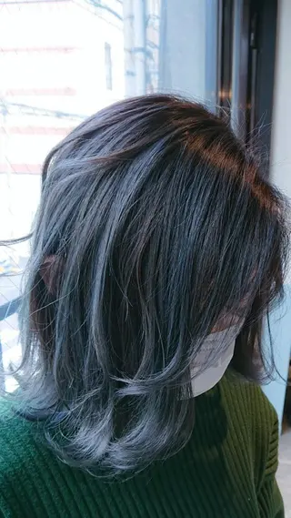 カラー alushe 岡 陽子のヘアスタイル