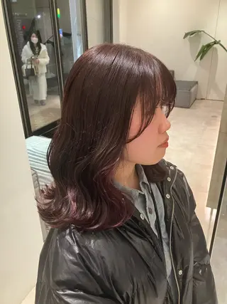ミディアム カラー サキ🤍ハイトーン 🩰くびれ巻きヘアのヘアスタイル