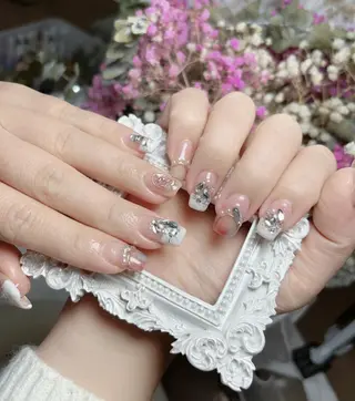 ネイル RAFFINE haru🦋🩵のネイルデザイン