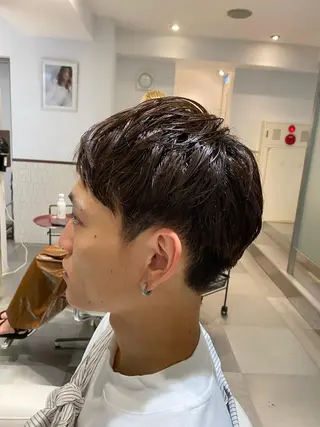 メンズ コテ巻き風パーマ 藤澤　知彌のヘアスタイル
