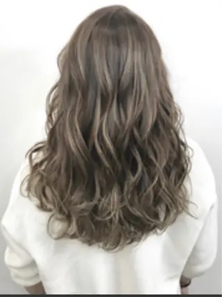 カラー 堤 麻衣子のヘアスタイル