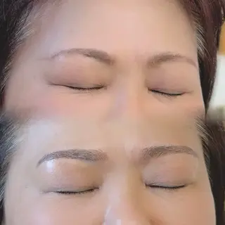 アイブロウ Nail salon Le'aのネイルデザイン