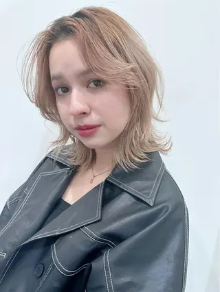 ミディアム カラー 小顔レイヤー/ ベージュ🤍Rieのヘアスタイル