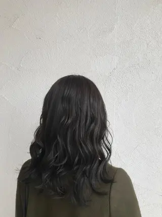 ミディアム カラー 山下 襟華のヘアスタイル