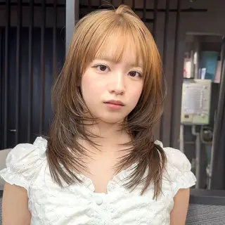 セミロング カラー ハイトーン/レイヤー カット岩田健斗/新宿のヘアスタイル