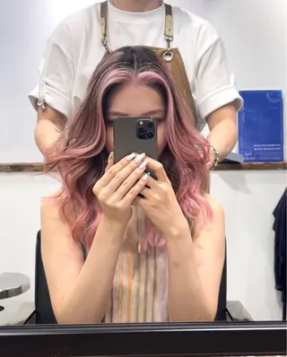 ロング カラー FOLK所属・白髪ぼかしハイライト バレイヤージュヤマトのヘアスタイル