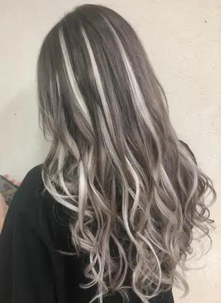 カラー ダブルスキルエクステ /羽エクステ白石宇由のヘアスタイル
