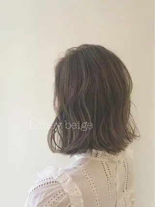 ミディアム カラー ぱつっとボブ/ 小野あかねのヘアスタイル