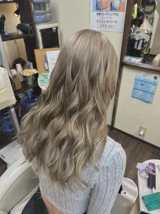 ロング カラー ヘアアレンジ 理髪館所属・田口 莉乃のヘアスタイル
