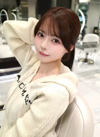 ミディアム がわ/ハイレイヤー /ハイトーンカラーのヘアスタイル