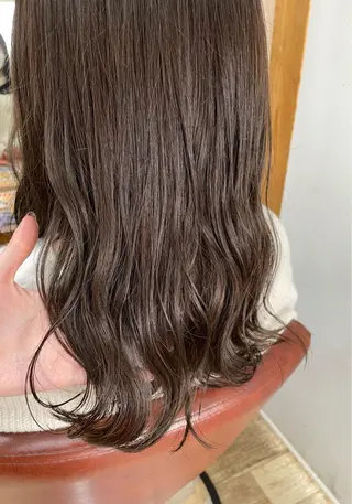 セミロング カラー 佐藤 芽依のヘアスタイル