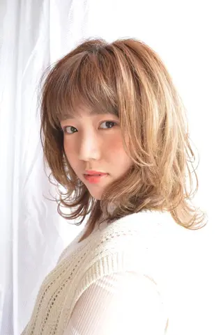 ミディアム カラー 篠原 美月のヘアスタイル