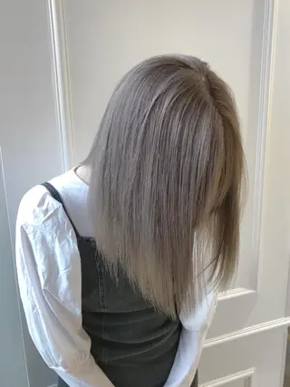 ミディアム カラー 小顔レイヤー/ ベージュ🤍Rieのヘアスタイル