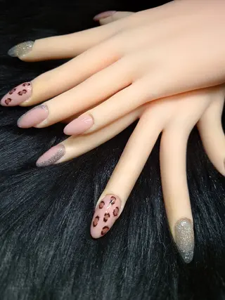 ネイル White  Se7enのネイルデザイン