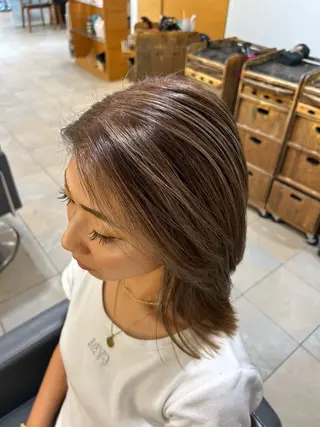 カラー 菅沼 紀世／顔周りレイヤーのヘアスタイル