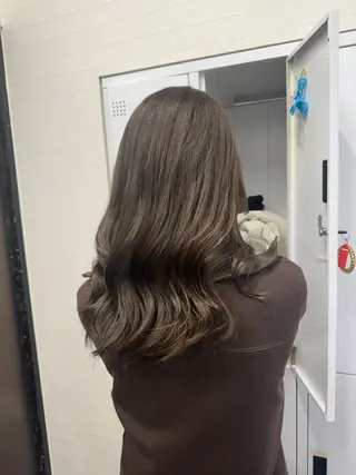 ミディアム 横浜🦋ハイトーン 🫐シャドウルーツのヘアスタイル