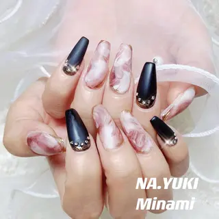 ネイル 🦋 Queenieのネイルデザイン