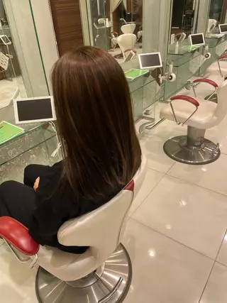 セミロング カラー 佐々木 麻純のヘアスタイル