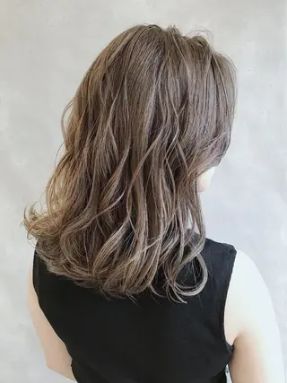 セミロング カラー _WHITE 難波本店のヘアスタイル