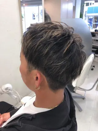 カラー メンズ 阿部 美咲のヘアスタイル