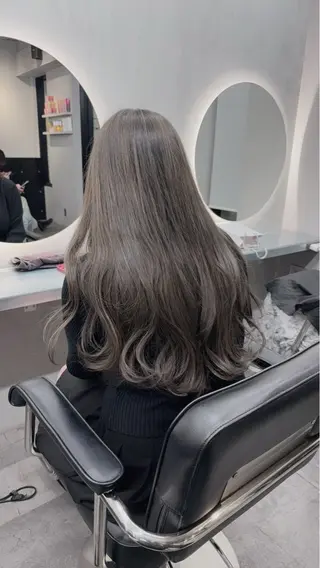 ロング グレージュ 透明感 ブリーチなし田島晃汰のヘアスタイル