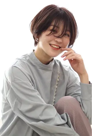 ショート カラー 小磯 維織のヘアスタイル