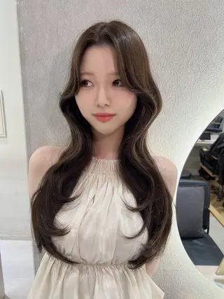 ロング 韓国🇰🇷レイヤー 映える顔周り🩷のヘアスタイル