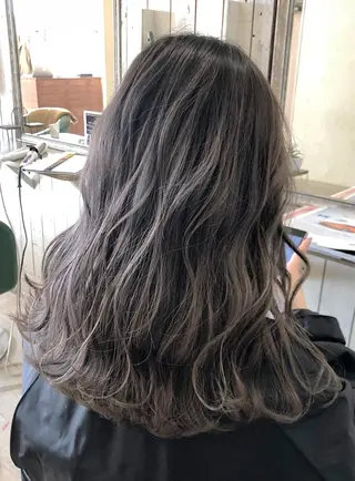 ミディアム 韓国レイヤー外国人風 透明感カラー髪質改善のヘアスタイル