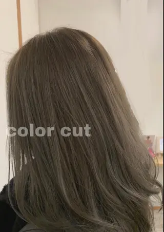 ロング F-LILA (リラ)Ainaのヘアスタイル