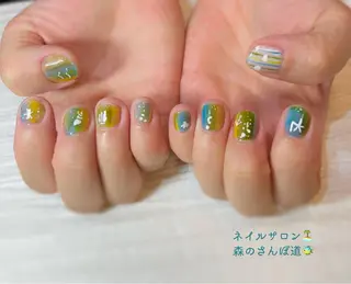 ネイル ショートネイル 森のさんぽ道のネイルデザイン